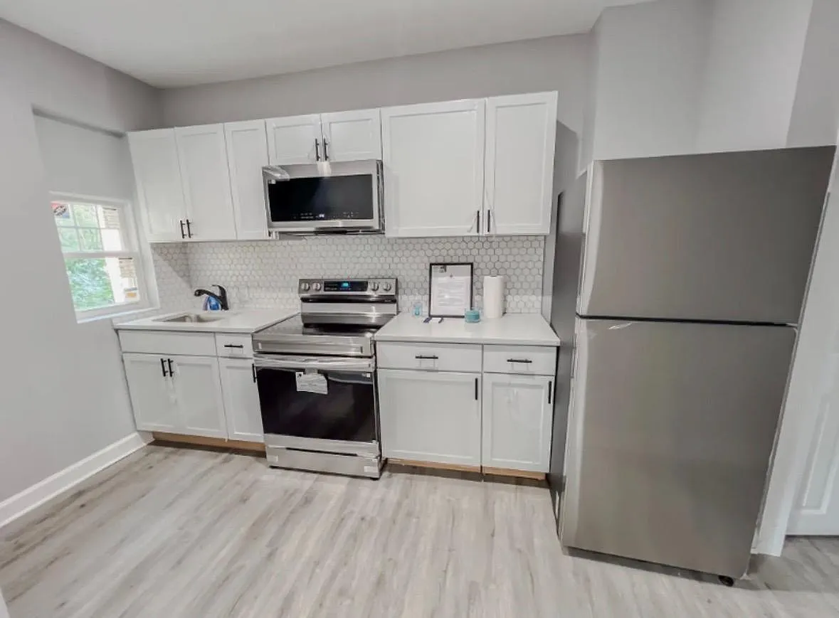 2922 Ridgewood Avenue - Main — Photo 3