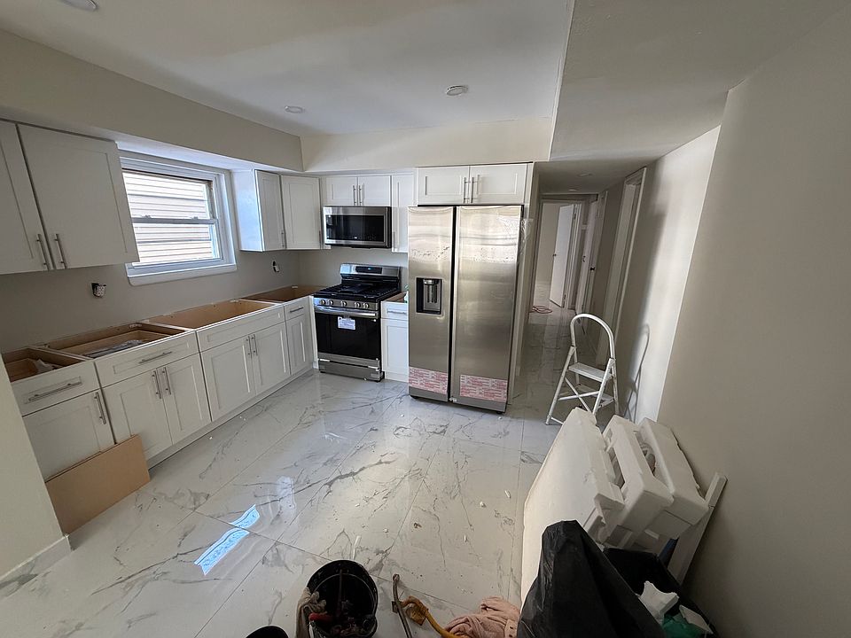 1st image of 293 Norway Ave Floor 1