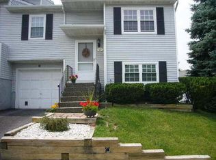 22 Aspen Ct, Fishkill, NY 12524