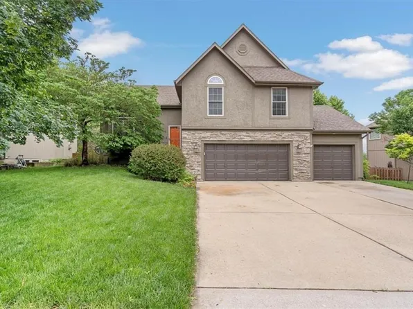 7020 Round Prairie St, Shawnee, KS 66226