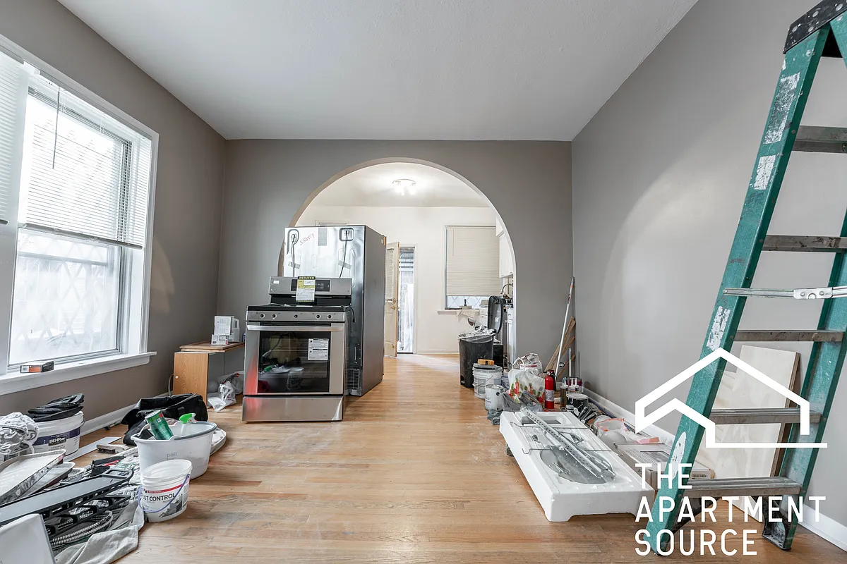 Building Photo - 907 W Belmont Ave #2F