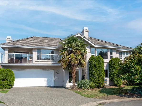 6255 Karen Ct, Central Saanich, BC V8Z 7K7