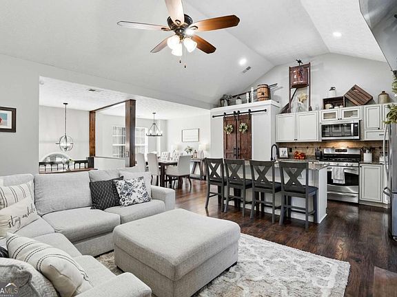 2nd image of 378 Baugh St