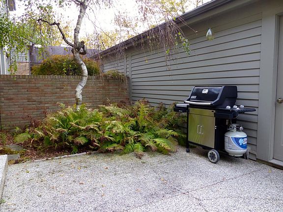 4th image of 6474 Strathaven Ct E