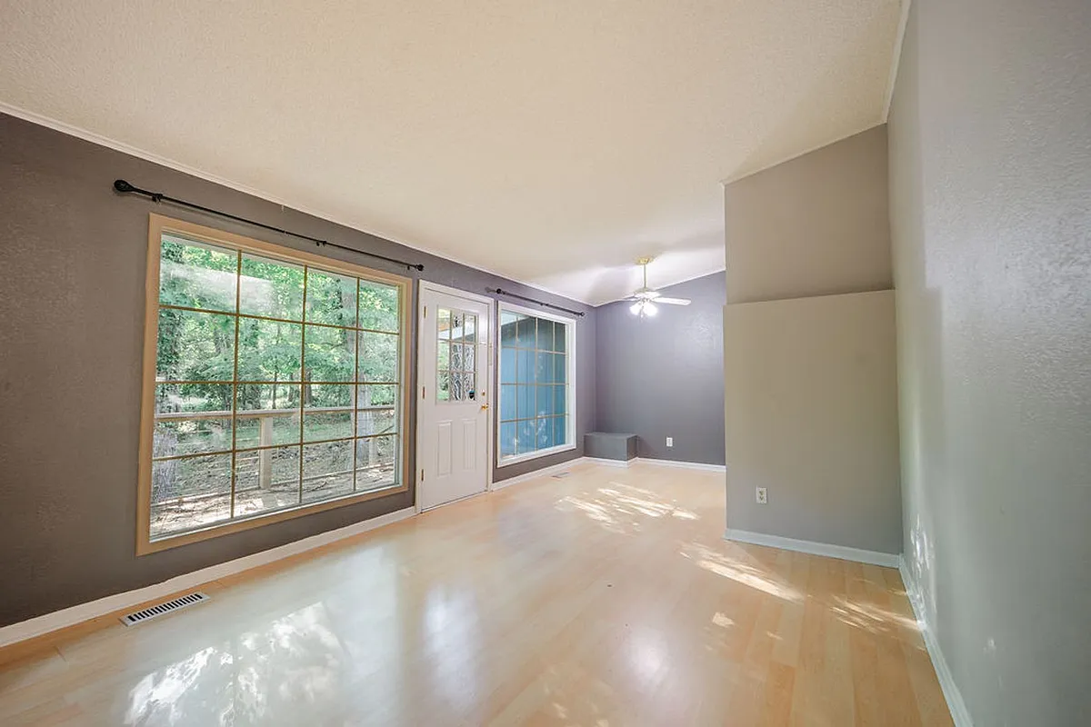 Building Photo - 6 Tomino Way