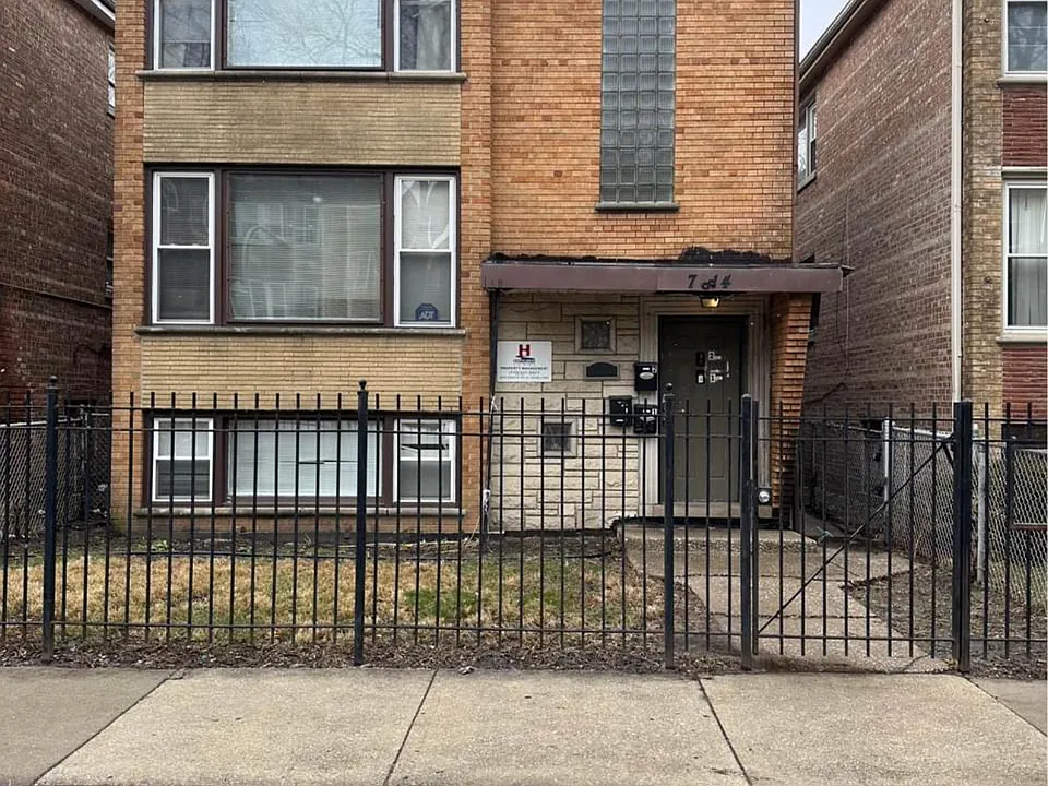 7814 S Essex Ave