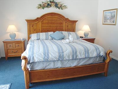 HR4P429BC-king-master-bedroom (1)