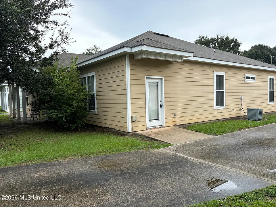 120 Earle Taylor Ln