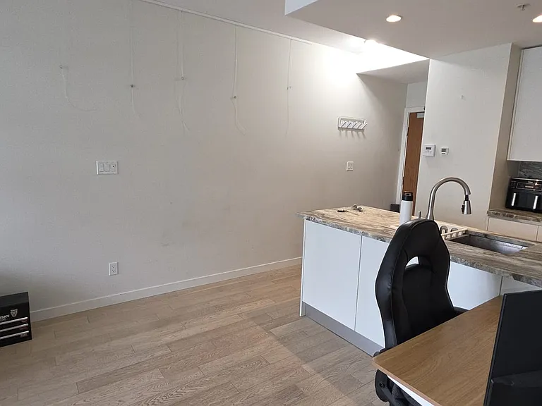 2033 W 10th Ave #901 — Photo 12