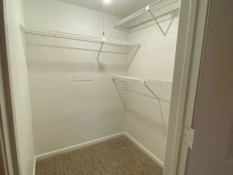 Emerald Cove Apartments — Photo 112