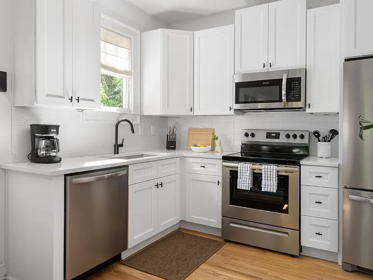 1054 Euclid Ave NE #CH — Photo 8