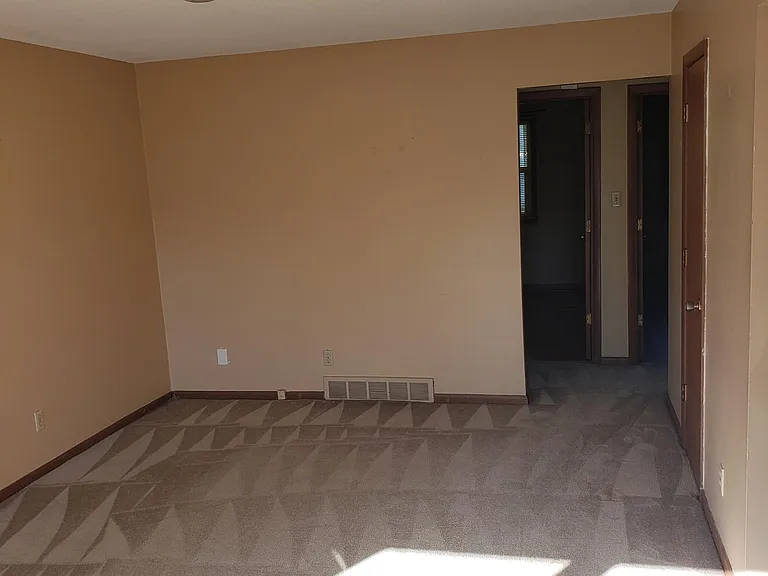 204 SE Grant St — Photo 3