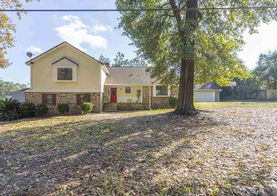 1st image of 3451 Riverina Dr