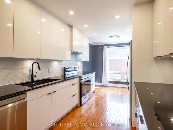 116 Rutherford Ct, Ottawa, ON K2K 1N5