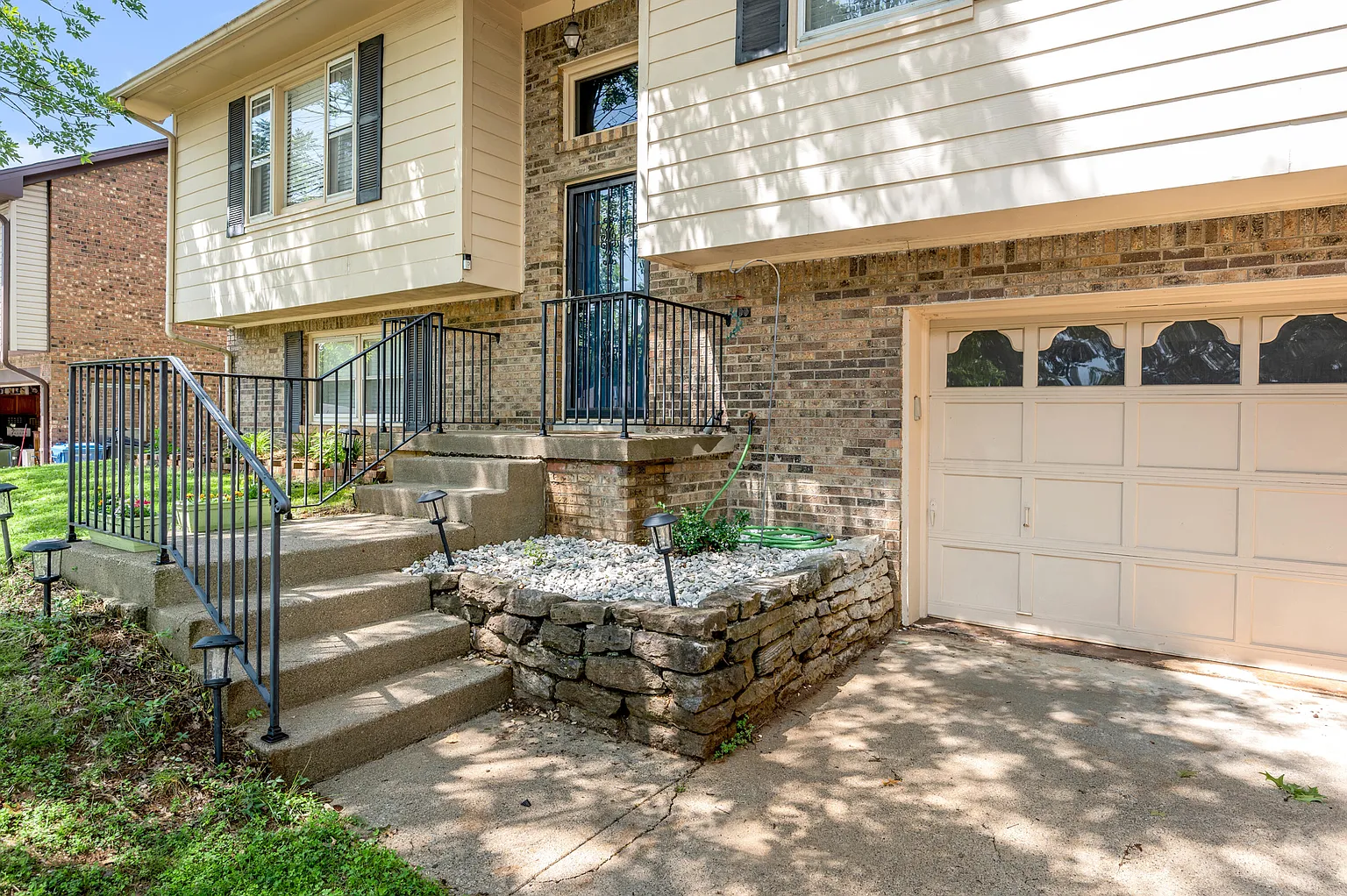445 Pasadena Dr photo 1