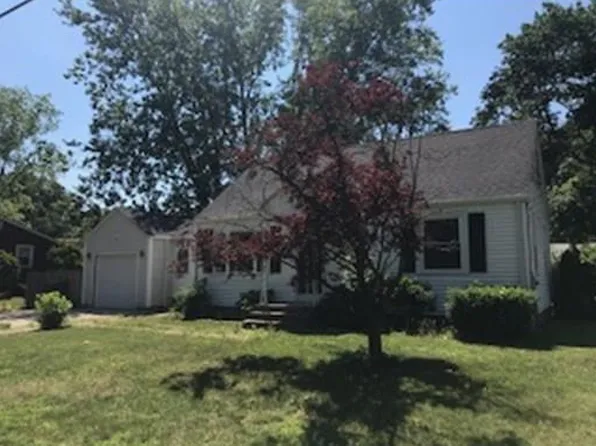 29 Pinegrove Ave, Warwick, RI 02889