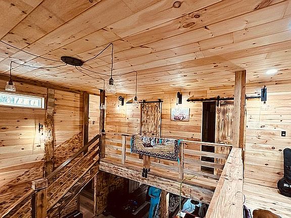 4th image of 1167 Begonia Rd