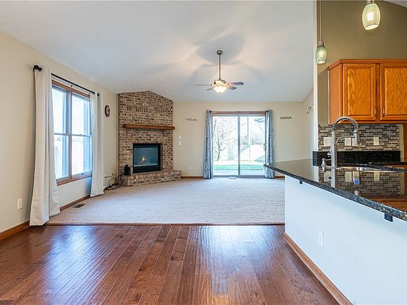 3rd image of 1501 Rockleigh Rd