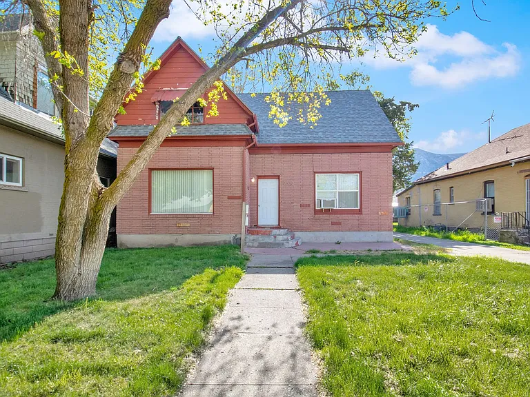 2530 S Gramercy Ave — Photo 14
