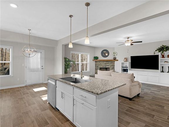 5th image of 252 Masters Way