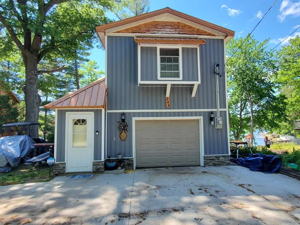 244 Hillcrest St, Harrison, MI 48625