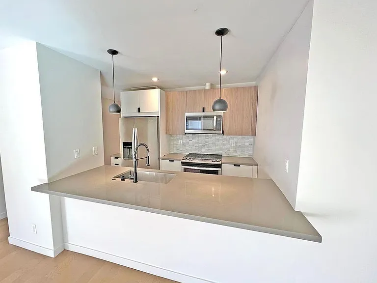 850 2nd St #104 — Photo 8