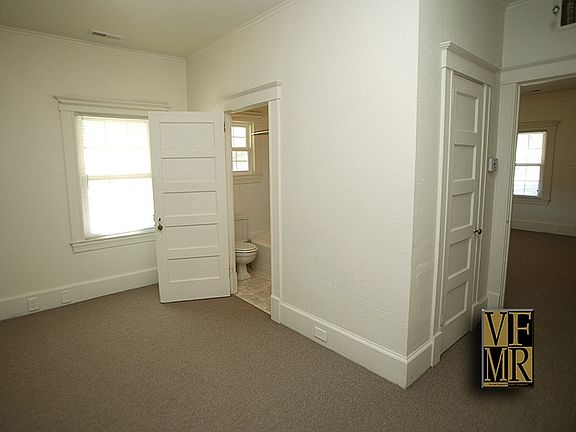 2nd Bedroom.. Bath in Bkgrd