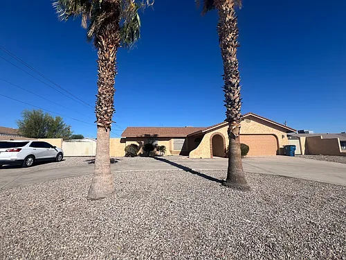 112 Smoketree Ave S Photo 1