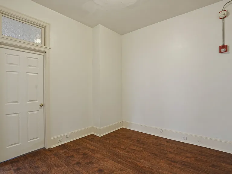 2441 Brown St #2F — Photo 9