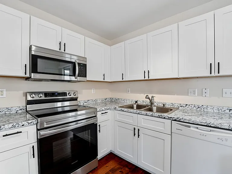 42551 W Hillman Dr — Photo 8