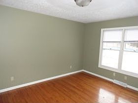 5th image of 971 Holiday Dr