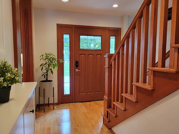 4th image of 640 NE Century Blvd