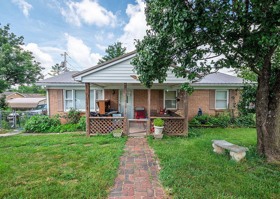 1st image of 325 Foxwood Dr