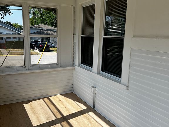 4th image of 8805 Johnston St