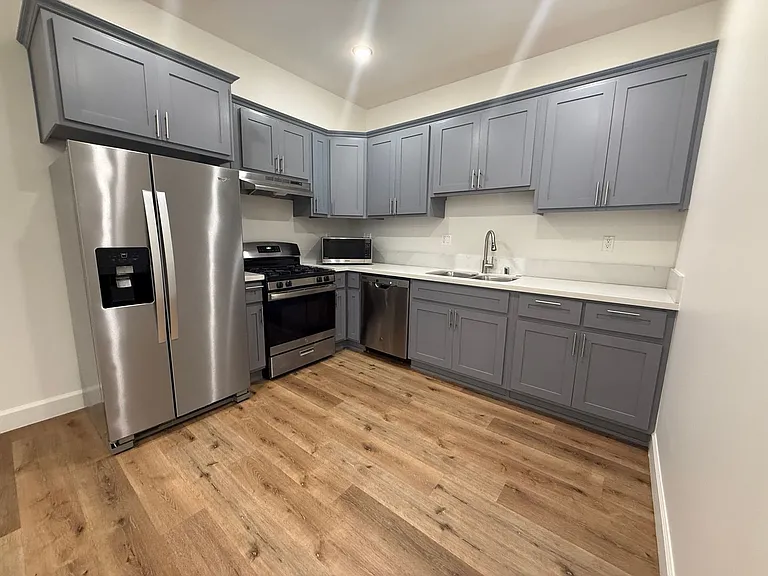 14550 Burbank Blvd #105 — Photo 10