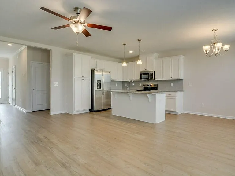 305 Norwich Dr — Photo 16