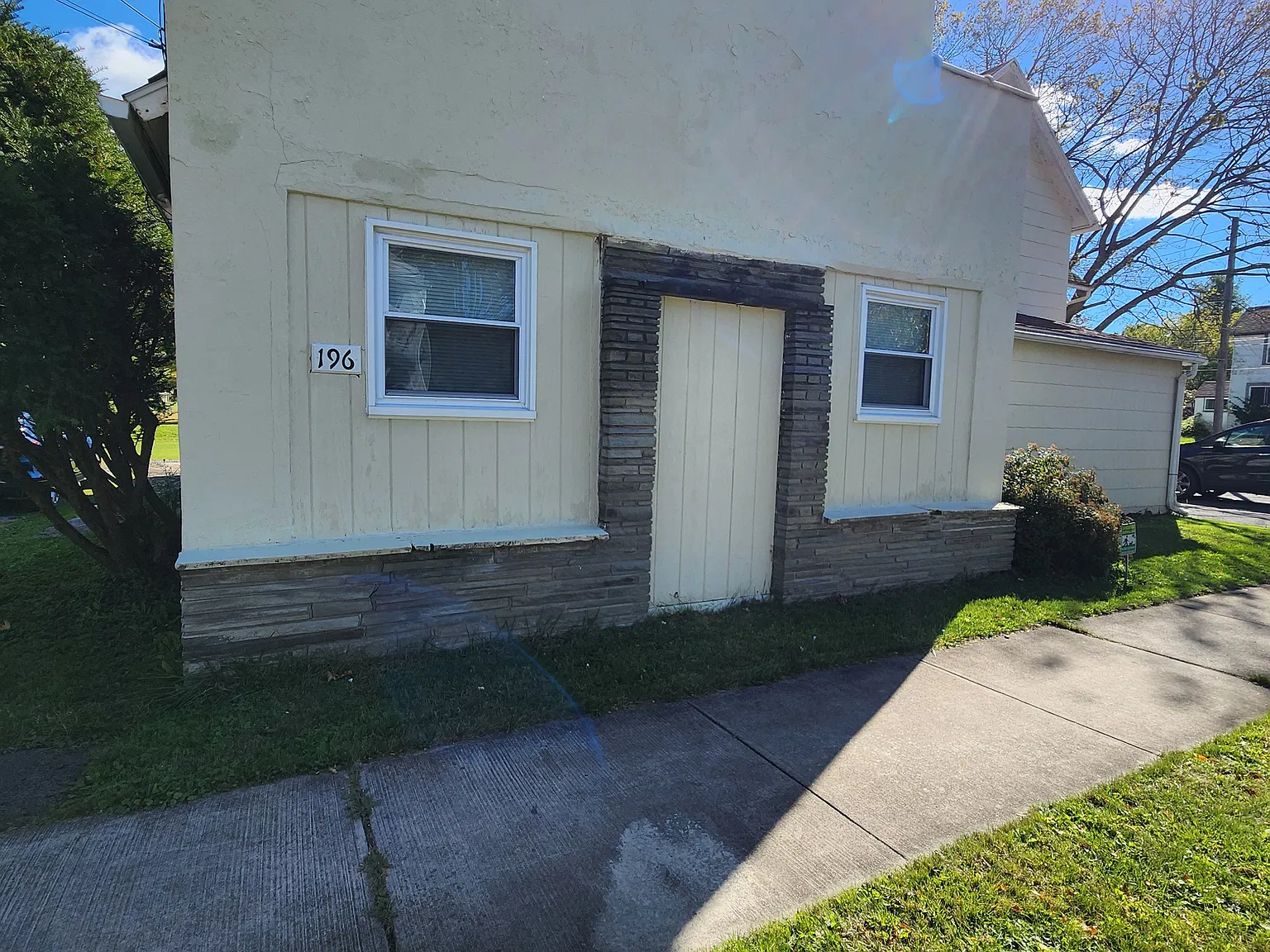 2 bed, 900 sqft, $1,200 — Photo 1