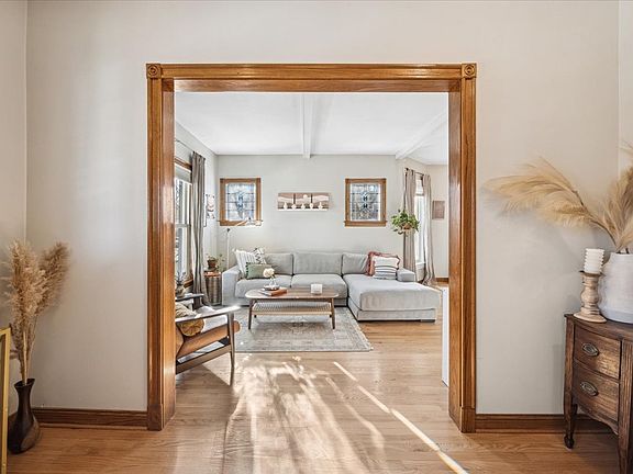 5th image of 647 S Taylor Ave