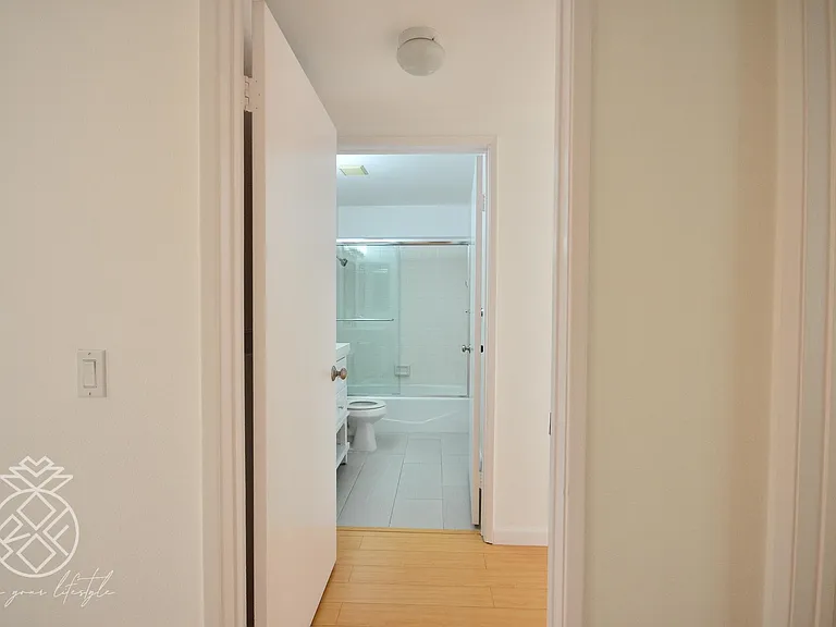 1727 Glendon Ave #104 — Photo 56