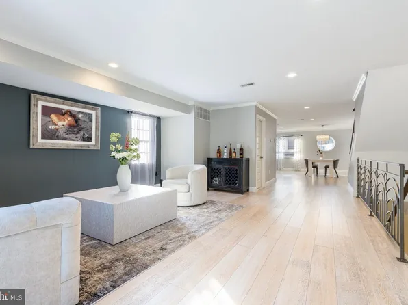 939 New Market St, Philadelphia, PA 19123