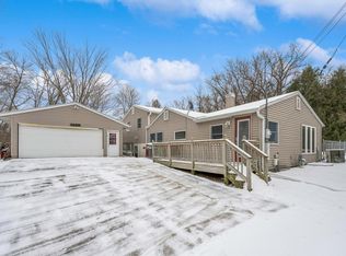 1160 Griffin Ave, Mahtomedi, MN 55115