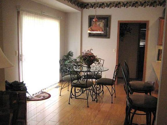 5th image of 738 Westchester Pl