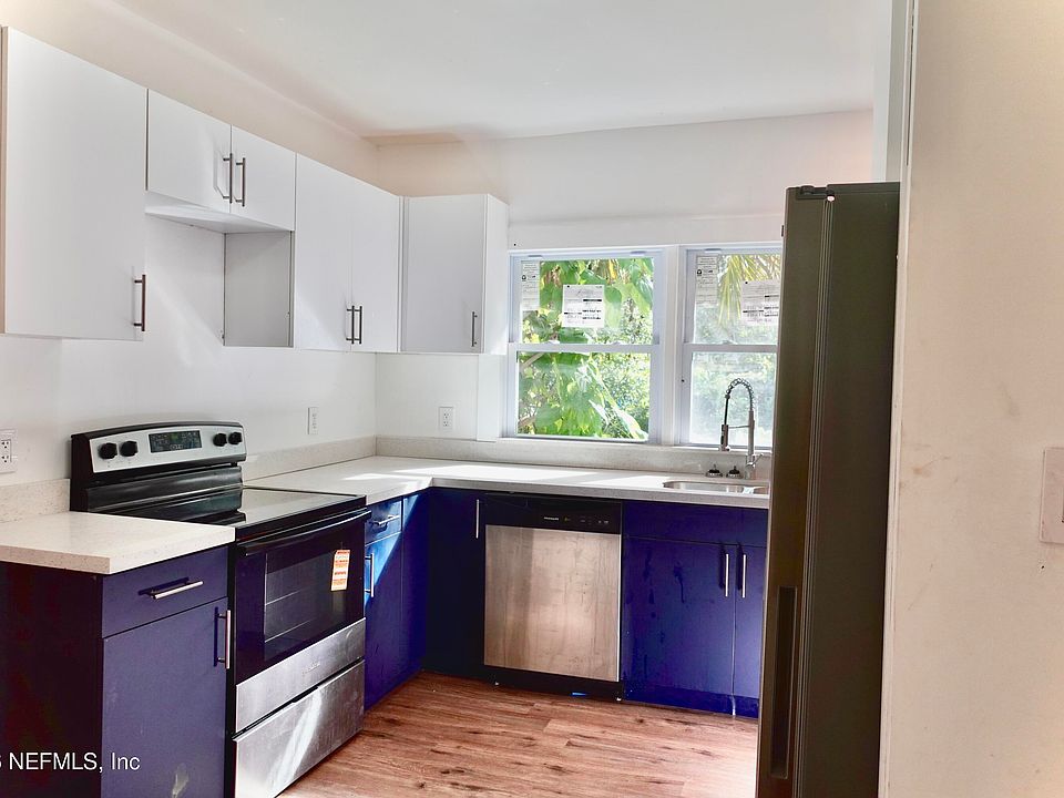 1st image of 725 W 16TH Street