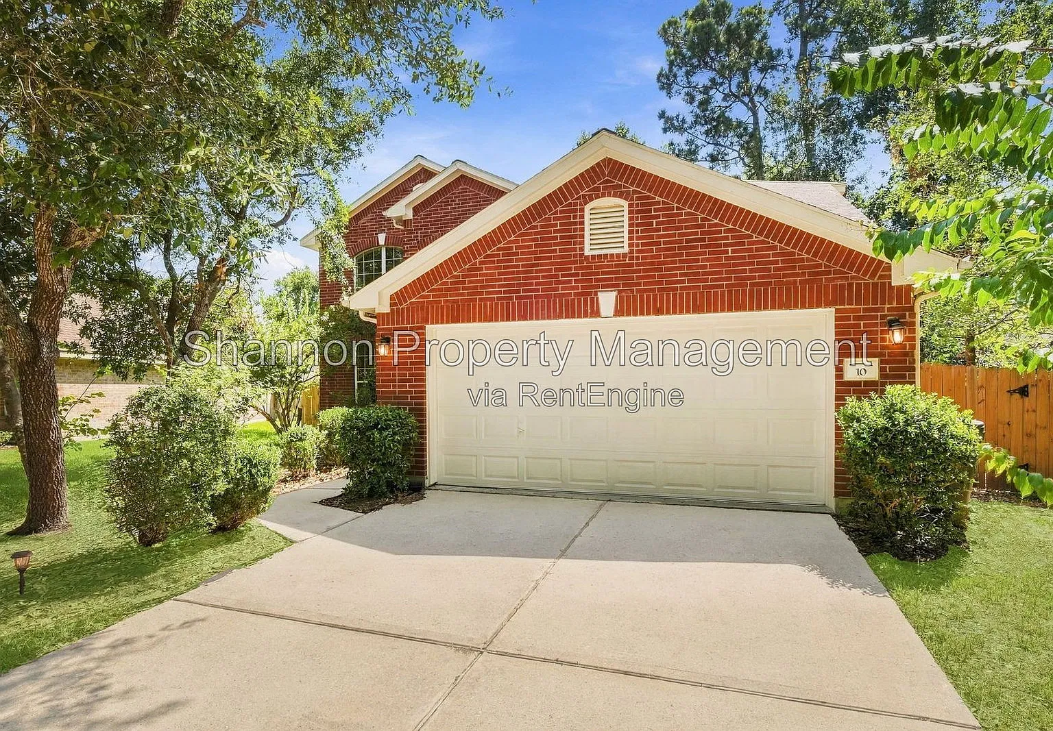 5 bed, 2.5 bath, 2437 sqft, $2,500 — Photo 2