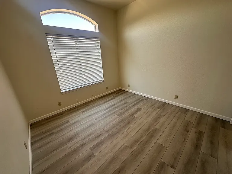 1712 Black River Ct NE — Photo 18