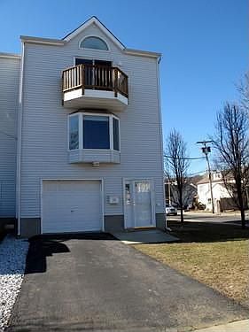 2nd image of 39 Jackson St