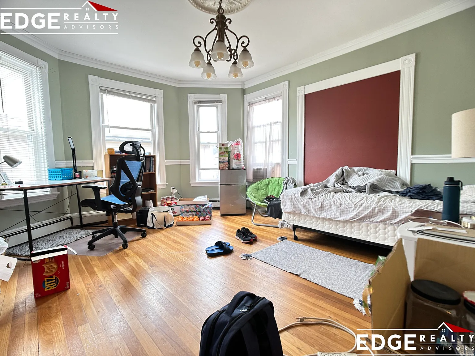 5 bed, 1900 sqft, $4,500 — Photo 2