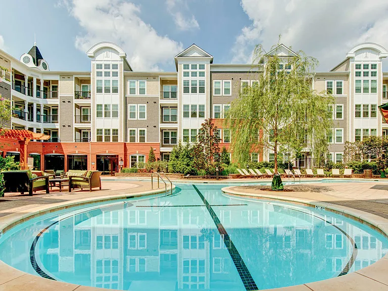 Lagoon-style Swimming Pool