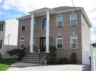 85 Blaine St, Fall River, MA 02723