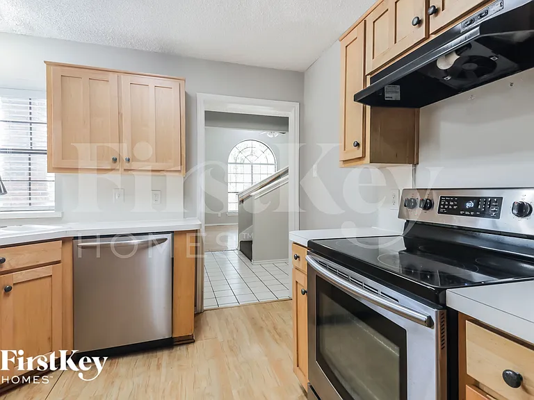 2026 Greenview Dr — Photo 6